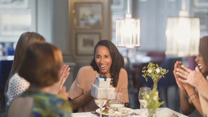 Tổ chức sinh nhật cho sếp