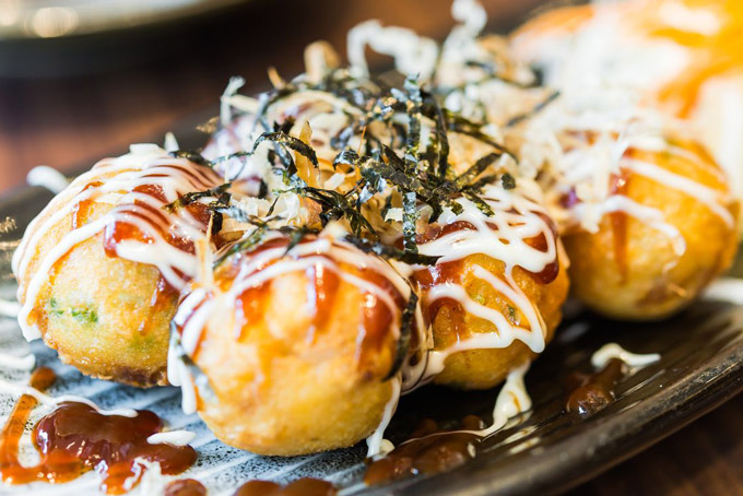 Bánh bạch tuộc Takoyaki - Món ăn vặt thành thị cực HOT từ Nhật