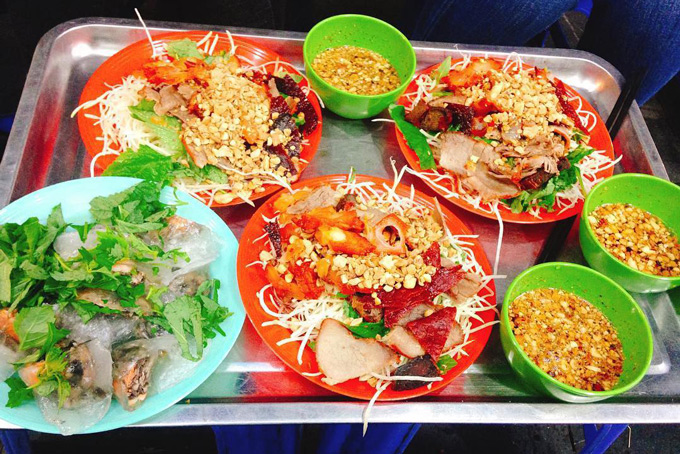 Bạn có thể lựa chọn giữa nộm khô truyền thống và nộm thập cẩm