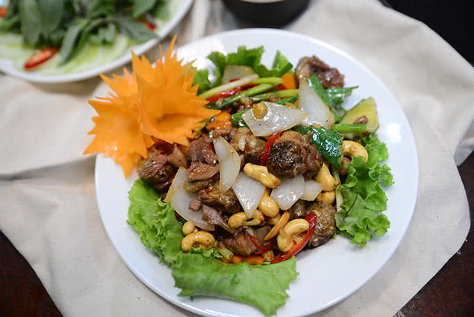 nha hang 24h xom 21a phan boi chau