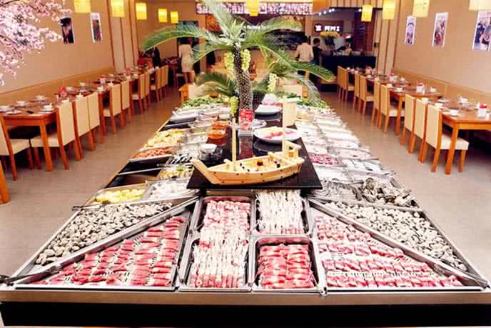 TOP 10 NHÀ HÀNG BUFFET ĂN NGON NHẤT Ở ROYAL CITY 4