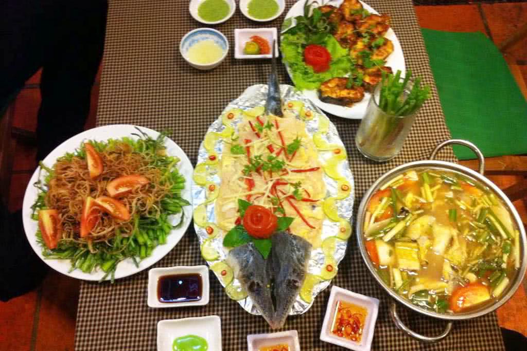 2 tí quán 11 võ văn tần món ăn 3