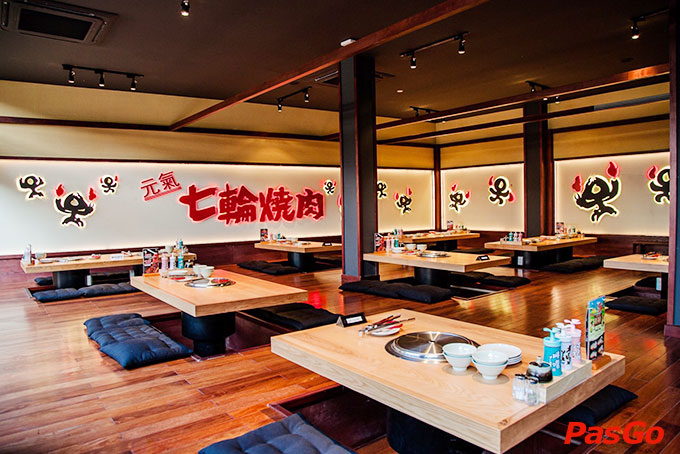 Không gian chung rộng rãi, nổi bật với phong cách ngồi bệt Tatami