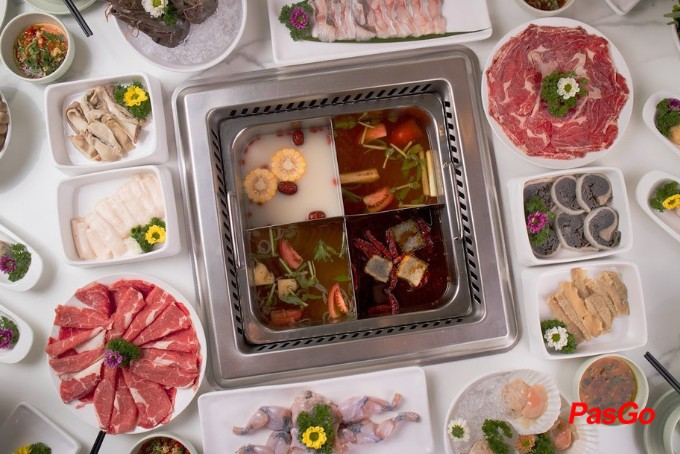 Thưởng thức lẩu 4 ngăn với các hương vị lẩu yêu thích tại quán ăn ngon Quang Trung