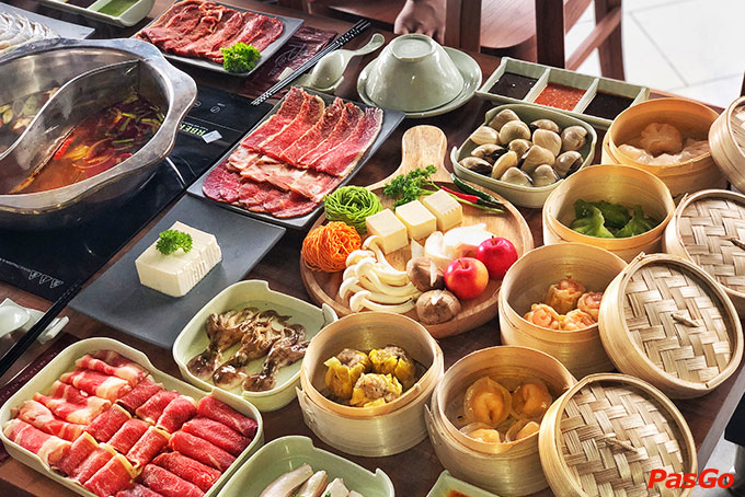 Buffet lẩu 8 vị hấp dẫn tại Rakuen Hotpot quán nhậu Lê Văn Sỹ
