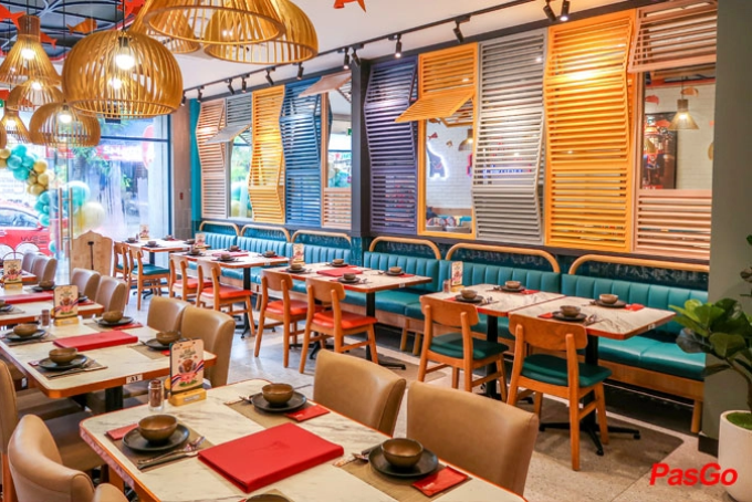 Không gian trẻ trung, rực rỡ của Chang – điểm hẹn lý tưởng cho nhóm bạn tụ tập