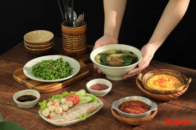 Cơm niêu vàng giòn tại Cơm Niêu Thiên Lý Cộng Hòa 