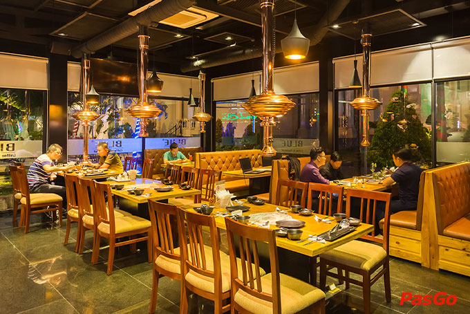 Không gian thiết kế hiện đại, ấm cúng tại quán buffet Hoàng Văn Thụ 