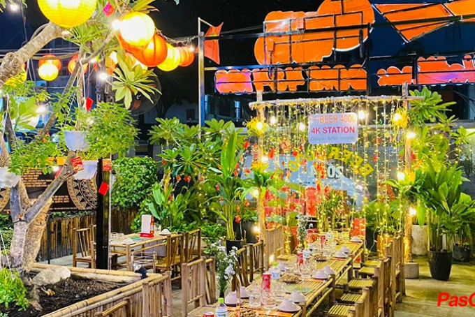 Không gian sân vườn rộng rãi tại quán nhậu 4K – Quán 437