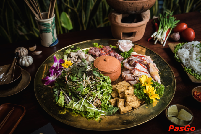 Lẩu riêu cua bắp bò đậm vị truyền thống tại Hoàng Văn Thụ - quận Tân Bình