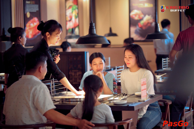Không gian hiện đại tại King BBQ Buffet – điểm hẹn quen thuộc của tín đồ quán nướng Lê Văn Sỹ