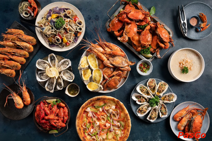 Buffet hải sản tươi sống tại Blue Bay luôn đầy ắp vào mỗi giờ cao điểm