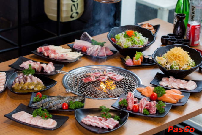 Thịt nướng và hải sản tươi ngon trong set buffet Yakimono