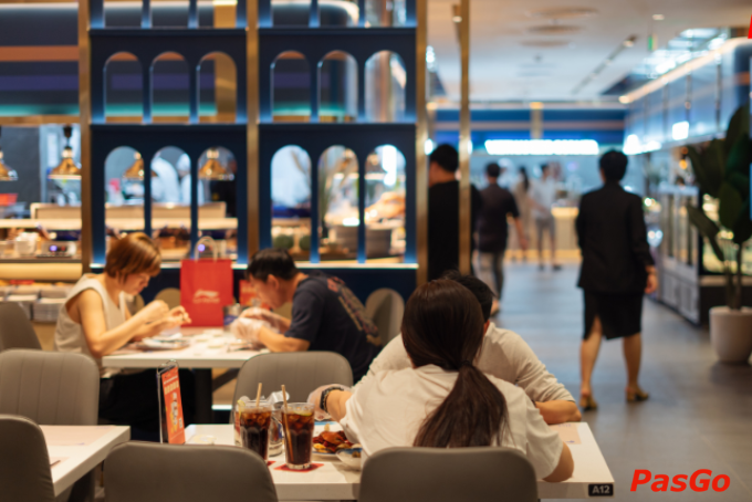 Không gian sang trọng tại quán buffet hải sản trong Aeon Bình Tân 