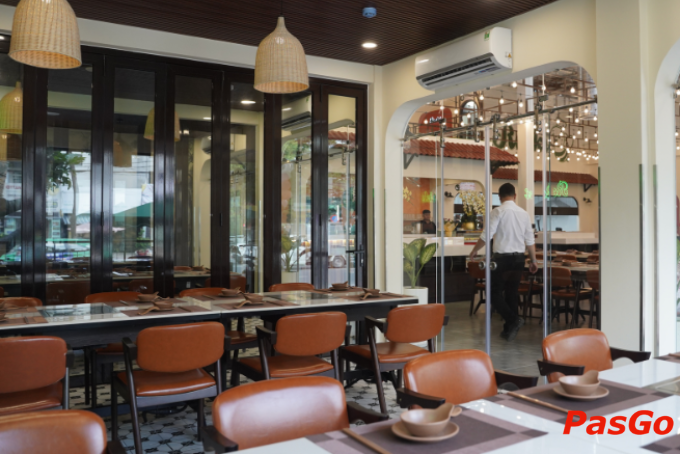 Không gian sang trọng tại Reski Hotpot đường Tên Lửa