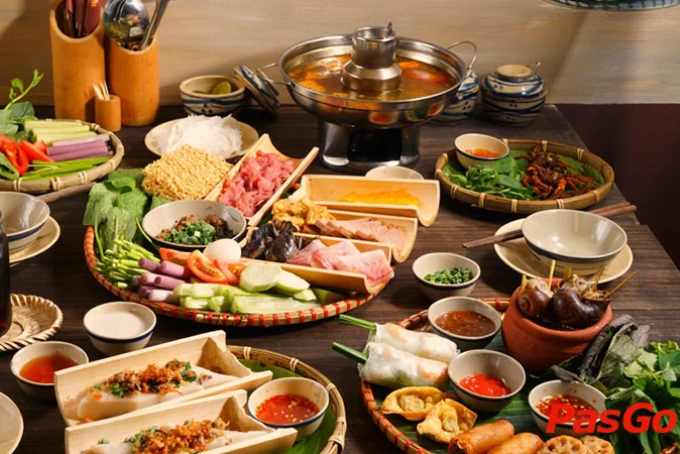 Mồi nhậu hấp dẫn tại quán nhậu dân dã ở Phan Xích Long 