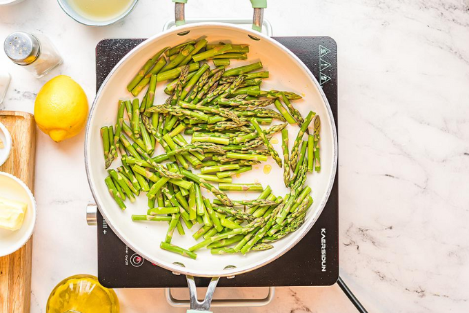 Cá hồi sốt kem rượu vang trắng