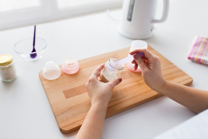 Pha sữa sai cách khiến bé bị tiêu chảy