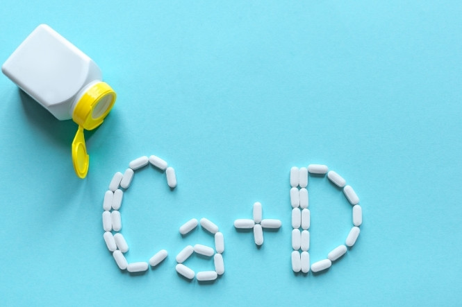 Nên uống canxi và vitamin D cùng nhau