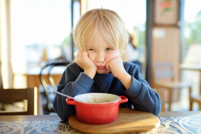 Trẻ 3 tuổi biếng ăn do không hứng thú với món ăn