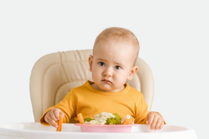 Chế độ ăn thay đổi khiến bé khó tiêu bị nôn