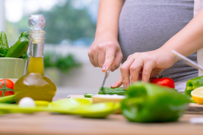 Mẹ bầu 3 tháng đầu nên ăn gì: Ăn đủ các chất