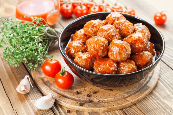 Thịt heo xay làm món gì ngon: Thịt viên cà chua