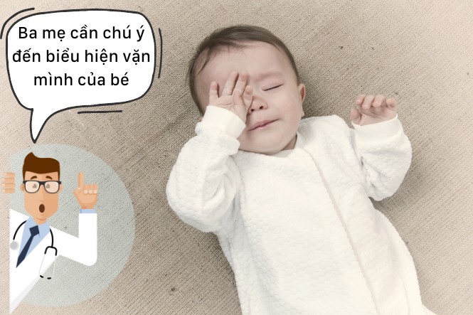 Ba mẹ qua sát thêm những biểu hiện khác của trẻ