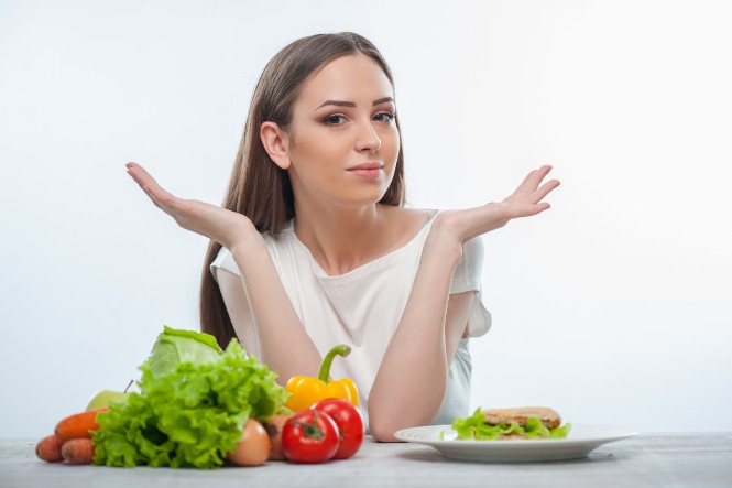 Cách trắng da tại nhà: Thiết lập chế độ ăn hợp lý