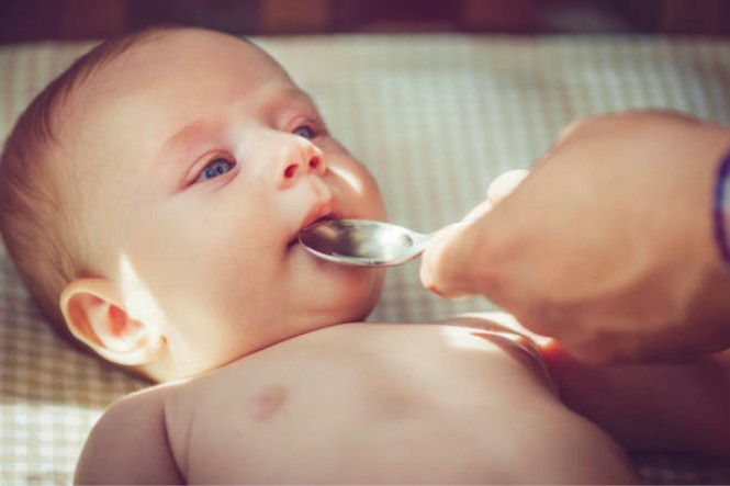 Bổ sung canxi cho bé 6 tháng vào buổi sáng