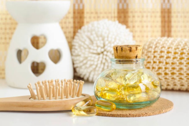Nên kết hợp vitamin E và dầu dừa để dưỡng tóc