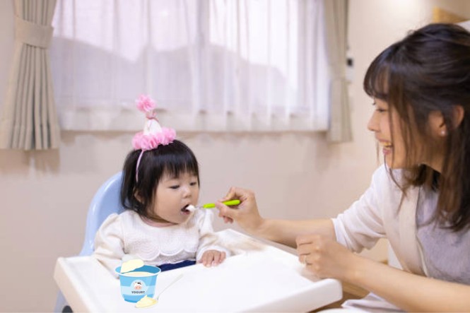 Trẻ 6 tháng ăn được gì: Sữa chua