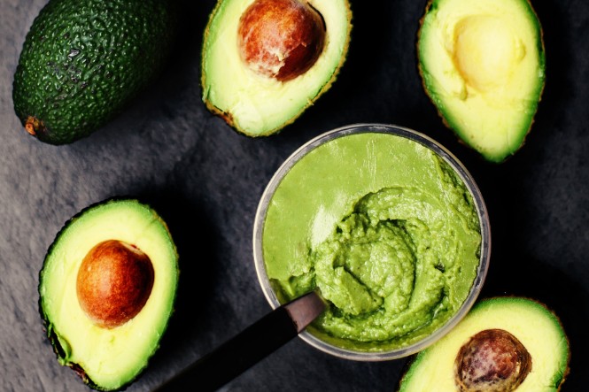 Ăn gì để trắng da: Ăn quả bơ