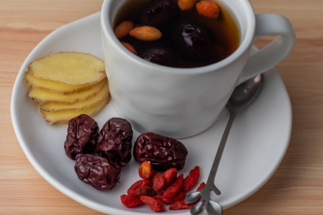 Cách làm trà táo đỏ giảm cân: Pha cùng kỷ tử