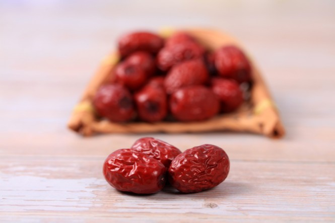 Nên ăn 2-3 quản táo đỏ mỗi ngày là tốt nhất