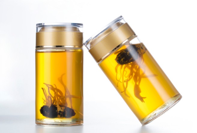 Cách ngâm đông trùng hạ thảo tươi với rượu