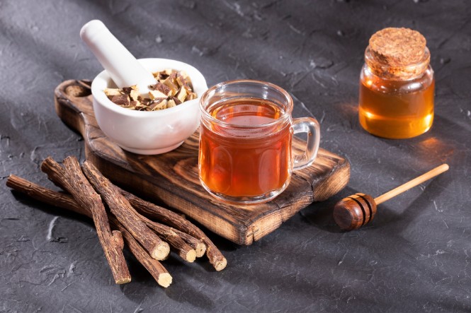 Trà uống dễ ngủ: Trà cam thảo