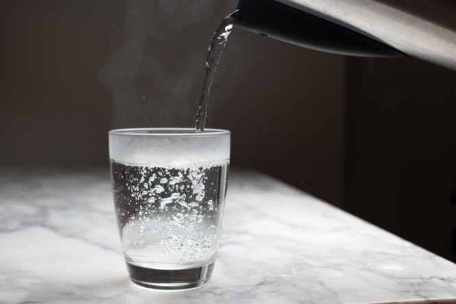 Uống nước ấm có tốt không? Rất tốt cho sức khoẻ