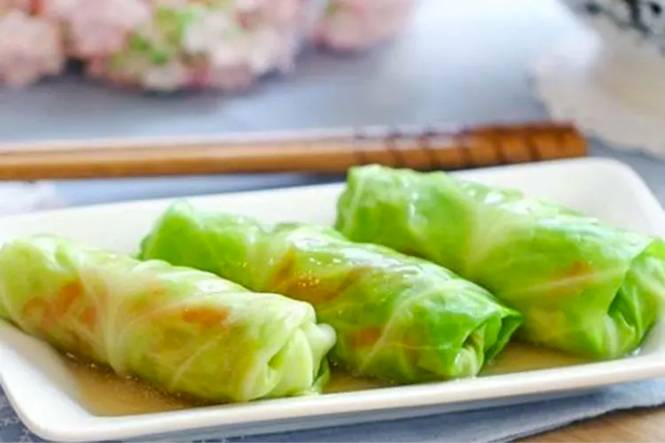 Món ăn mùa hè: bắp cải cuốn tôm