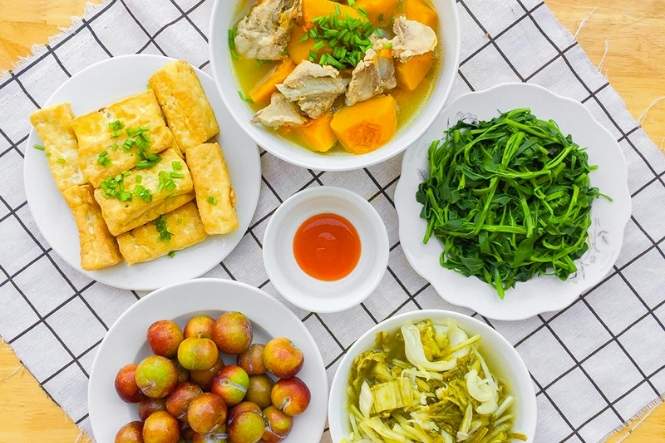 Thực đơn cơm gia đình ngày 16