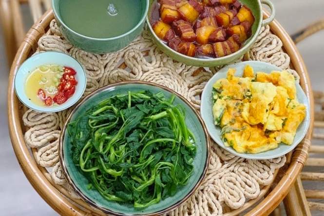 Thực đơn cơm gia đình ngày 27