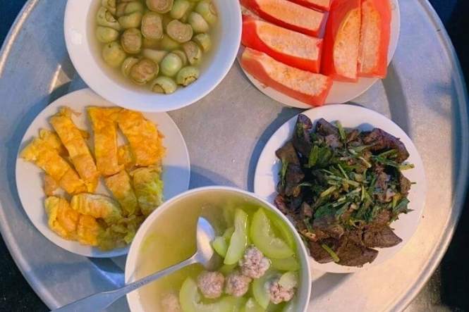 Thực đơn cơm gia đình hàng ngày ngày 20