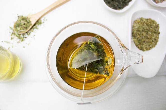 Trứng vịt lộng kỵ gì: Nước trà