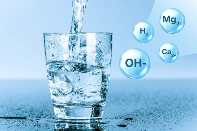Uống nước gì khi bị ngộ độc thực phẩm: Uống nước lọc