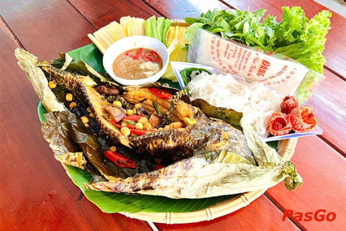 Cá lóc nướng cuốn lá sen non – Món ăn đặc sản Đồng Tháp thơm ngon trứ danh