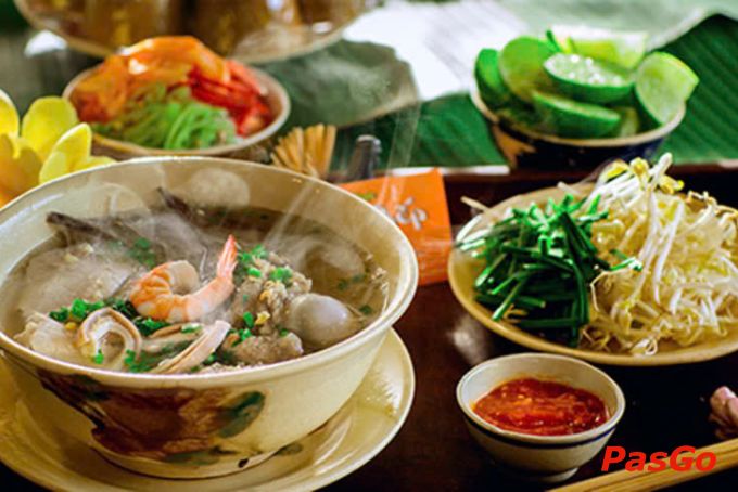 Hủ tiếu Sa Đéc với nước dùng đậm đà
