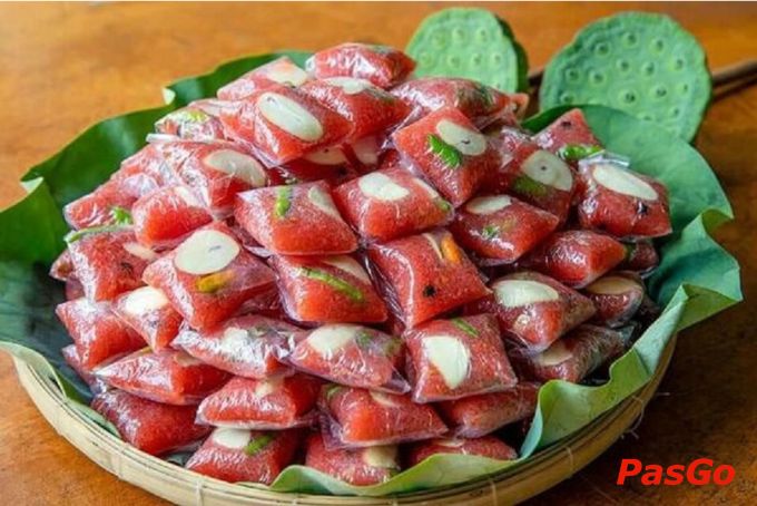 Nem Lai Vung được gói trong lá chuối tươi đẹp mắt