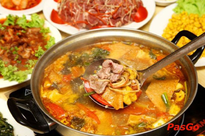 Nồi lẩu cua đồng nghi ngút khói gắn kết mọi bữa ăn gia đình