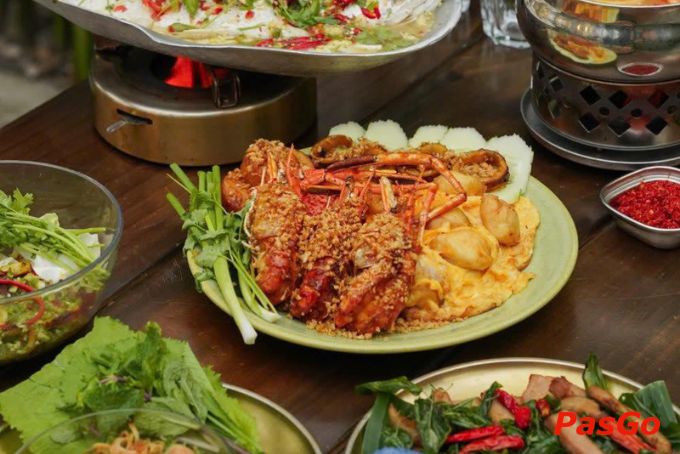 Bàn tiệc Thái đậm đà tại Soi Thai - Quán nhậu Nguyễn Tri Phương phường Vườn Lài