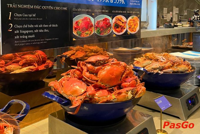 Buffet hải sản ngập bàn tại Blue Bay Lotte Mart